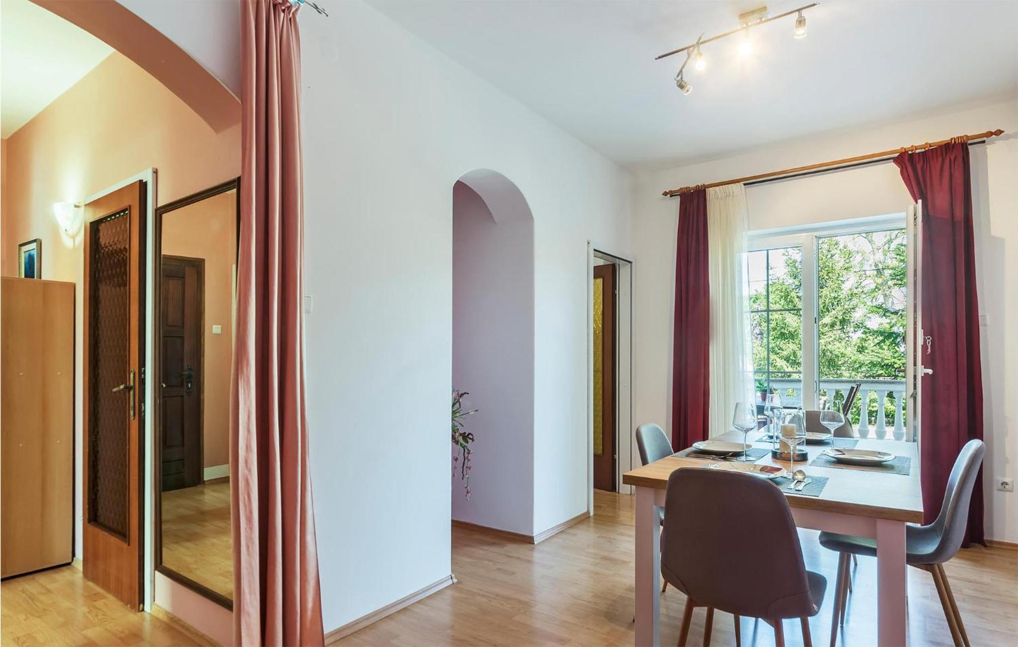2 Bedroom Beautiful Apartment In Valtura Exterior foto
