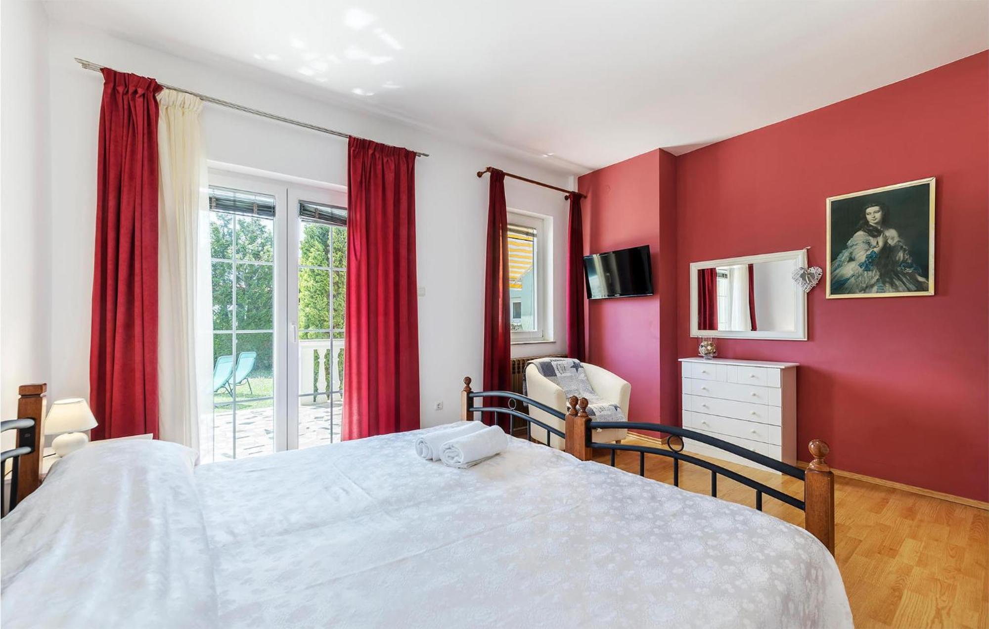 2 Bedroom Beautiful Apartment In Valtura Exterior foto