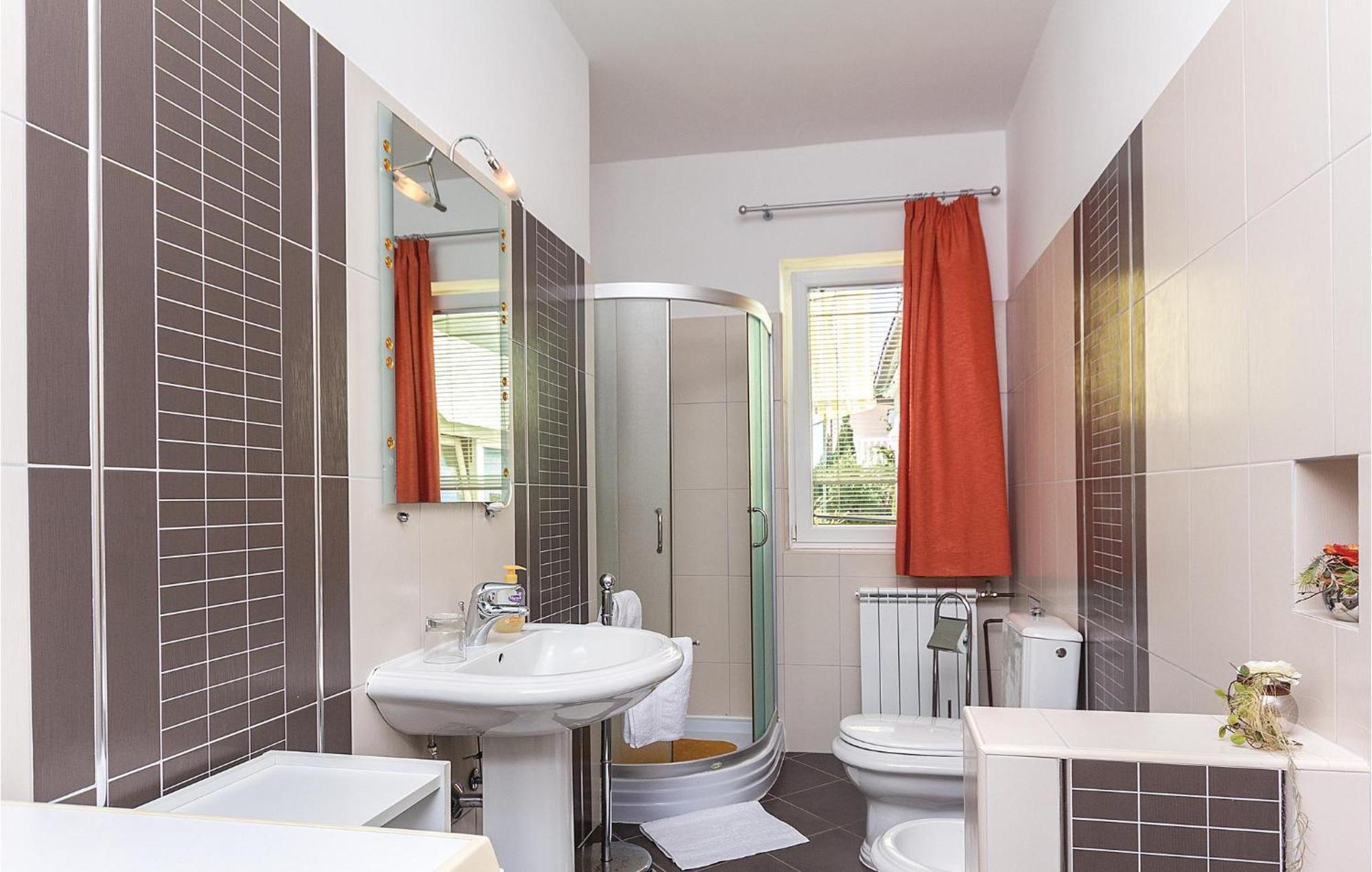 2 Bedroom Beautiful Apartment In Valtura Exterior foto