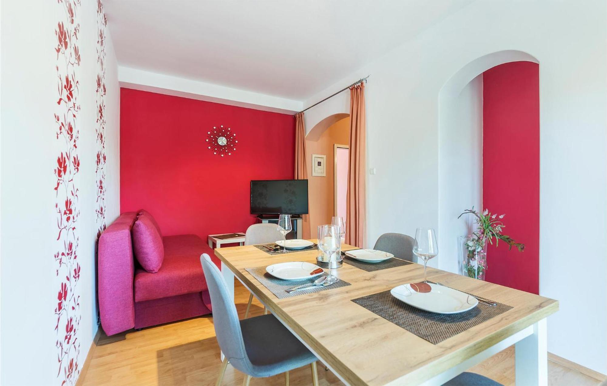 2 Bedroom Beautiful Apartment In Valtura Exterior foto