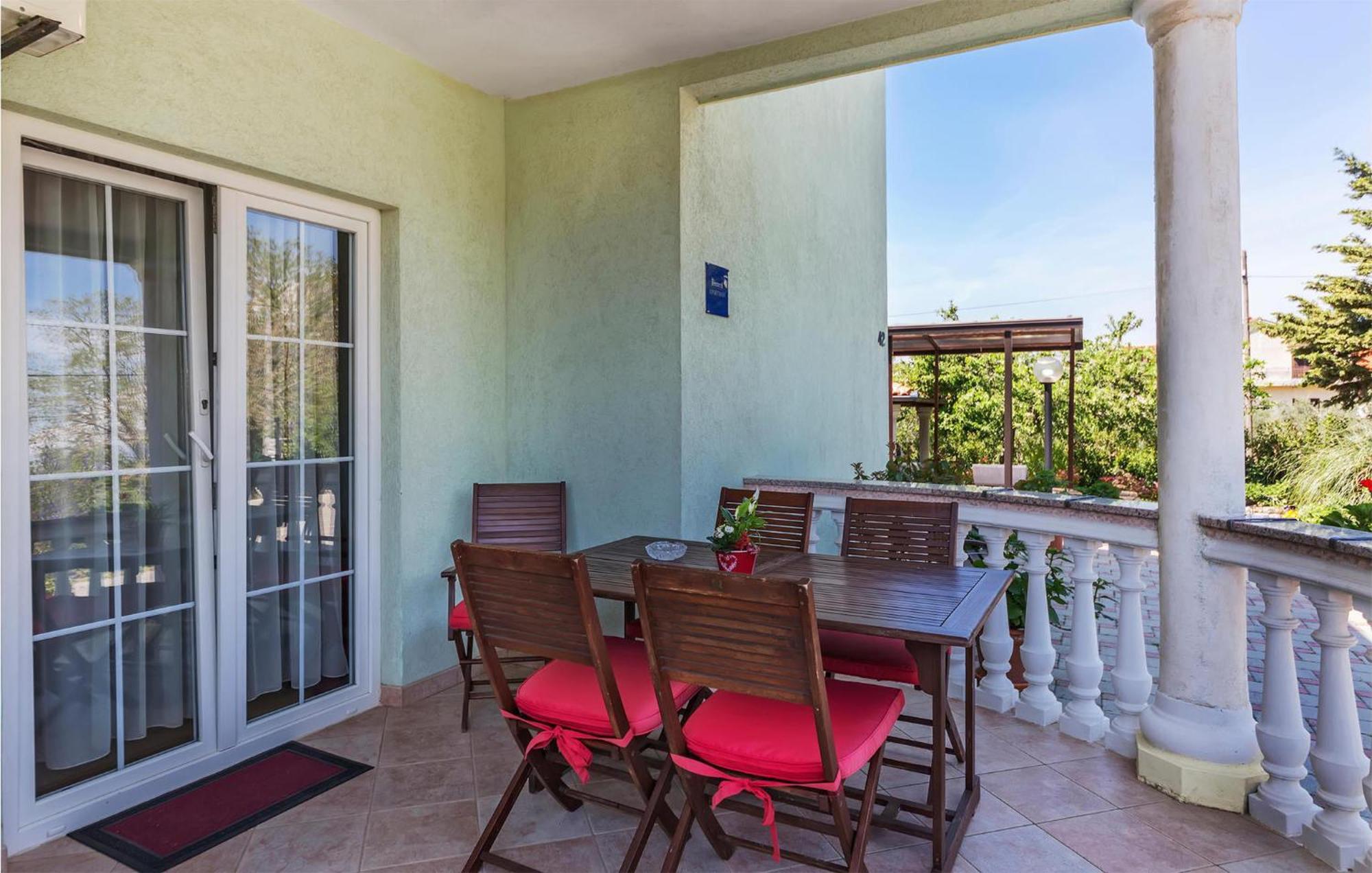 2 Bedroom Beautiful Apartment In Valtura Exterior foto