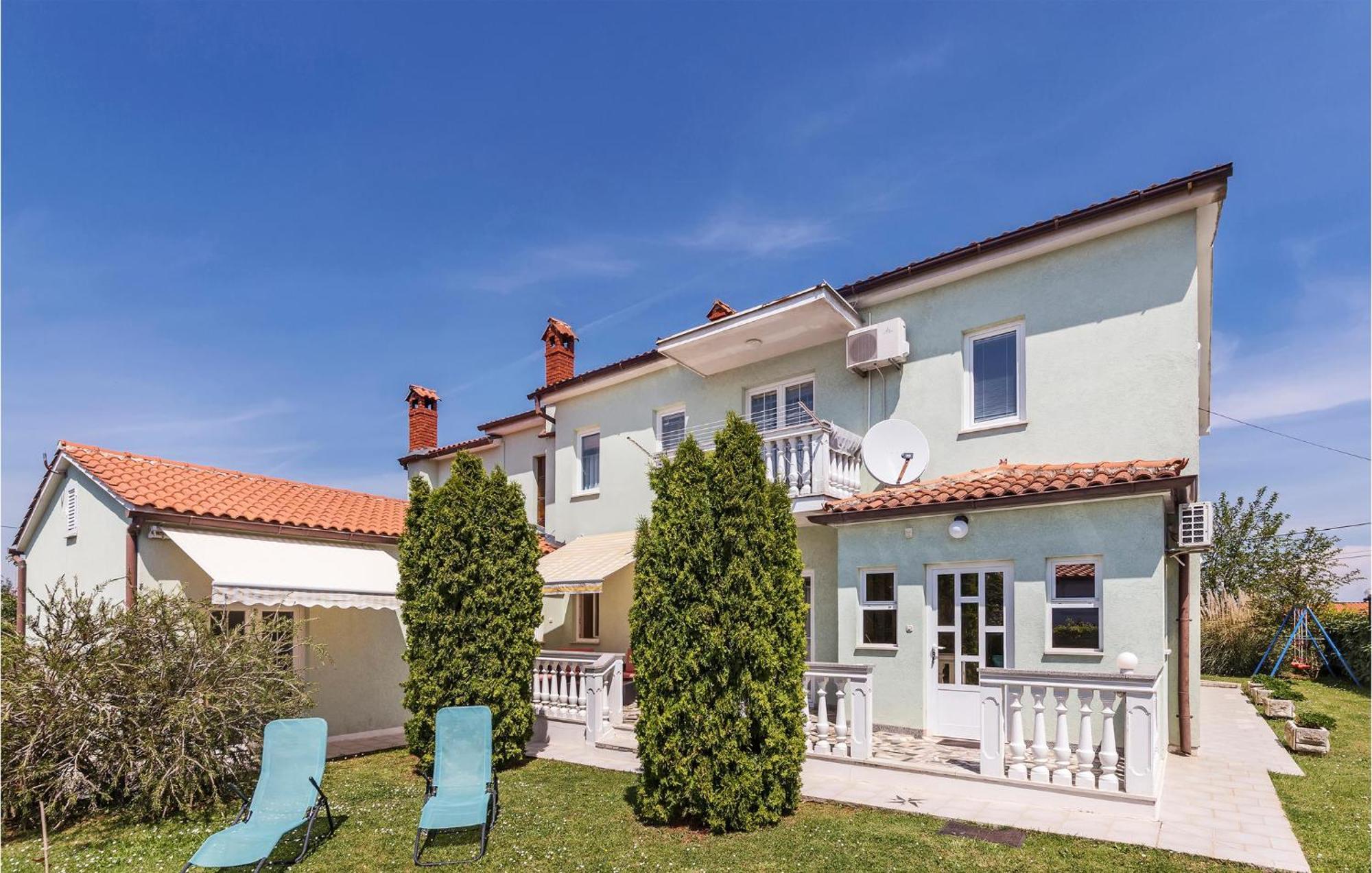 2 Bedroom Beautiful Apartment In Valtura Exterior foto