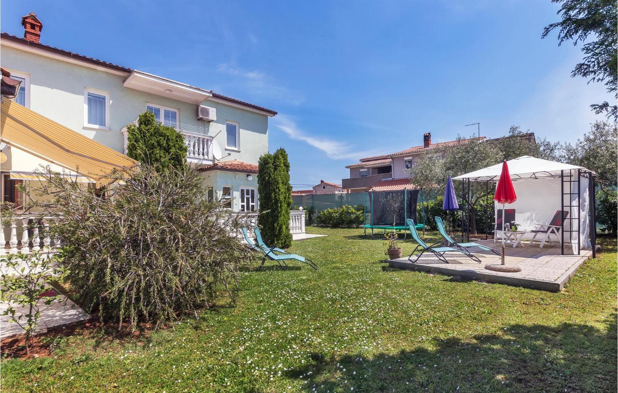 2 Bedroom Beautiful Apartment In Valtura Exterior foto